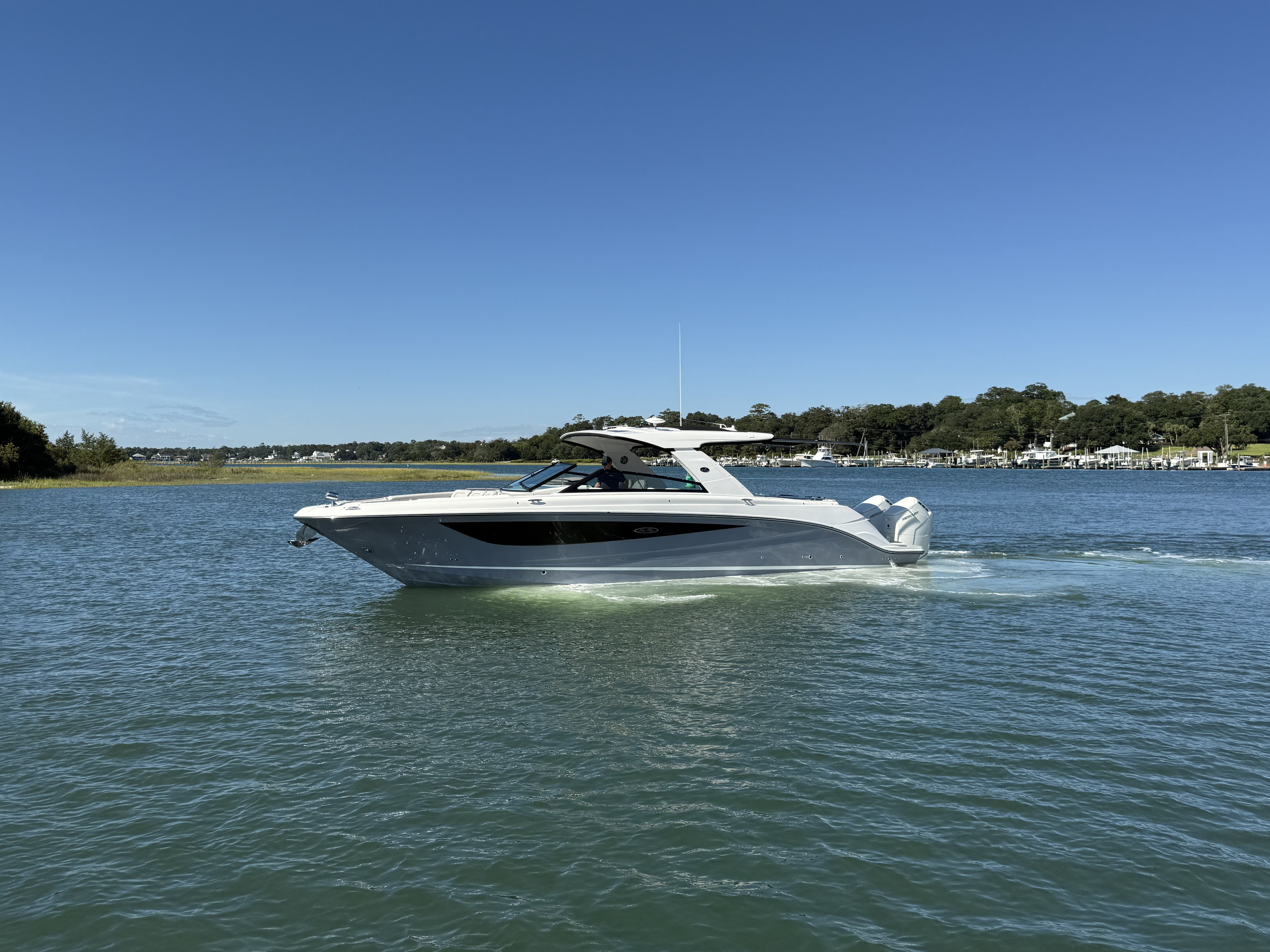 2026 Sea Ray SLX 400 Outboard