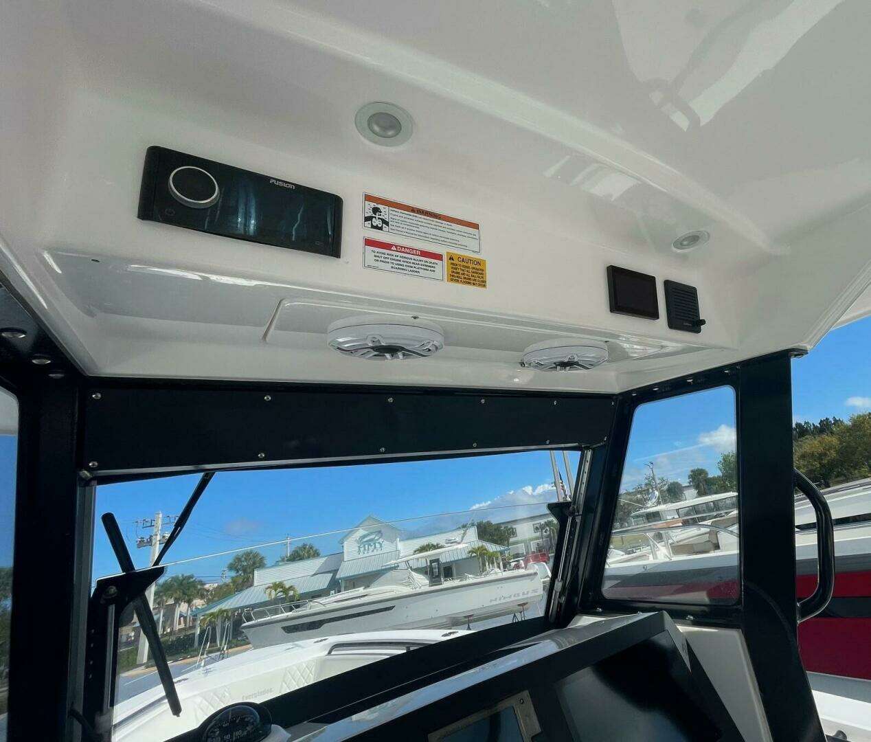 2022 Everglades 335 Center Console - Image 27