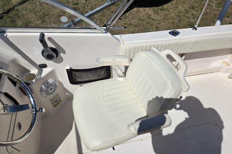 2007 Grady-White Tournament 205 boat interior with white captain's chair and steering wheel.