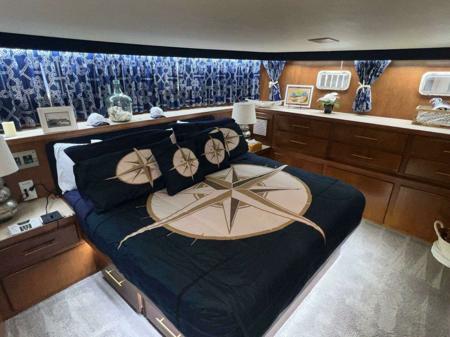1988 Hatteras Motor Yacht - Image 91