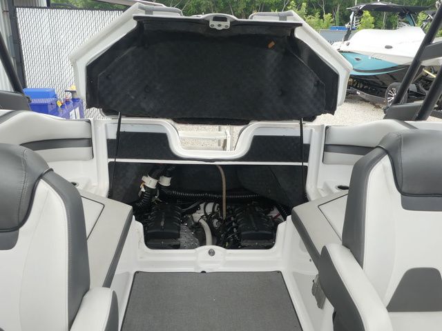 2019 Yamaha Boats AR240 - 49