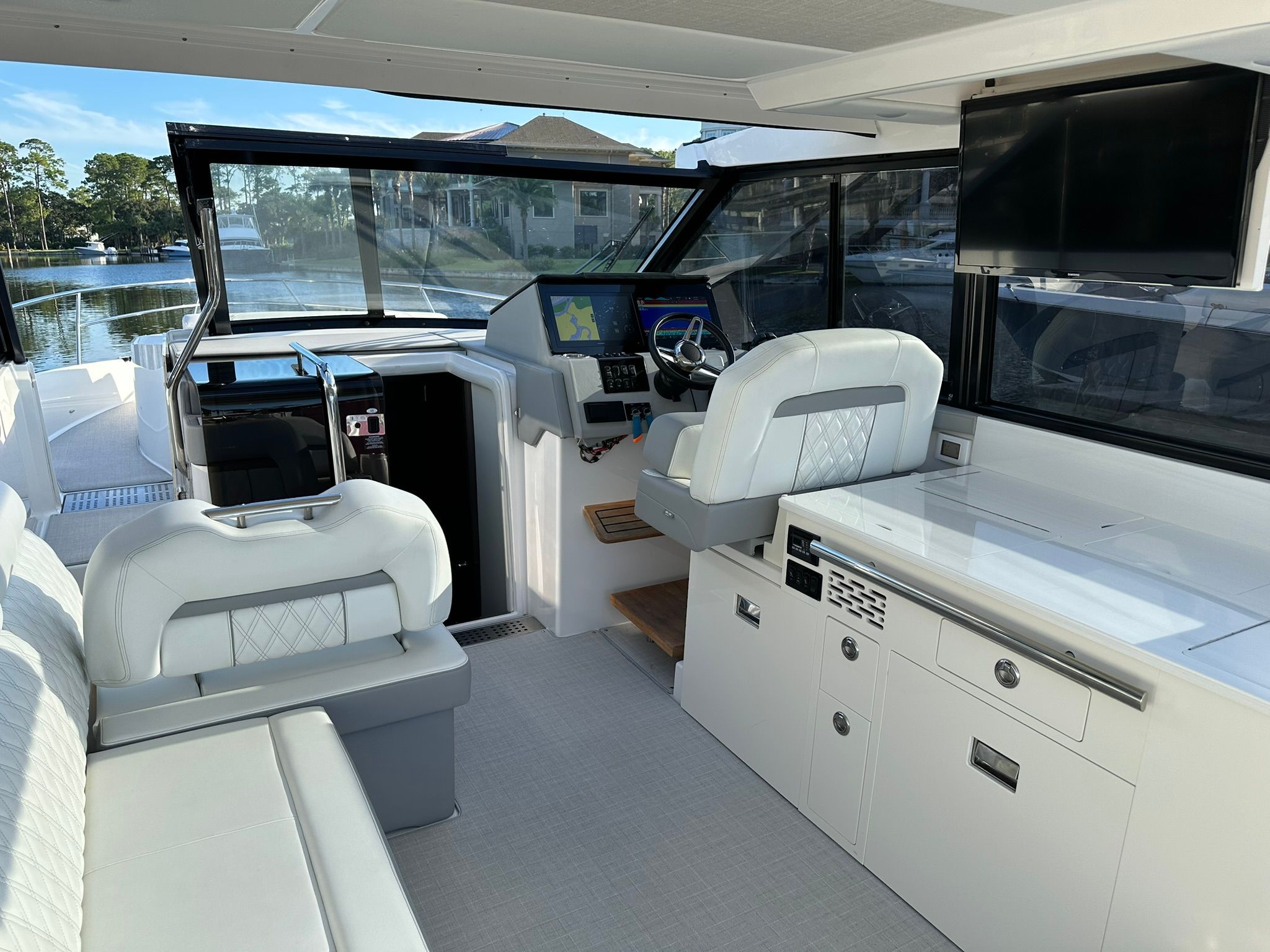 2022 Regal 36 Grande Coupe - 16
