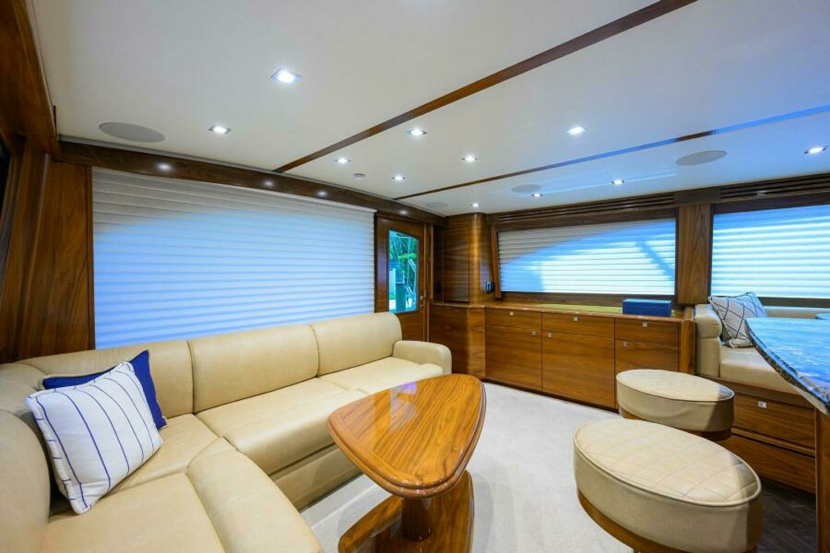 2023 Viking 64 Convertible - Image 5