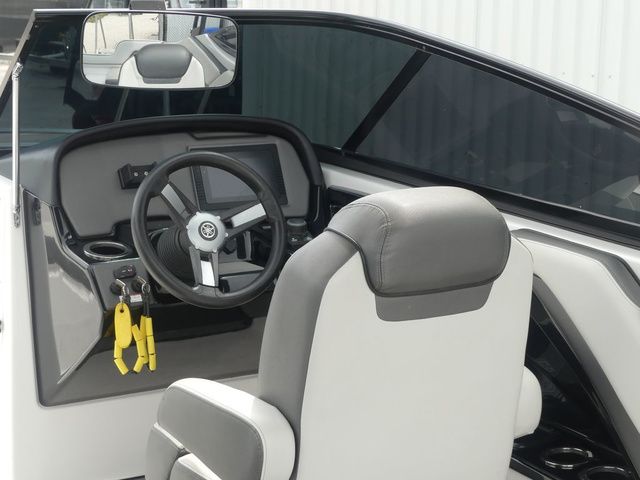 2019 Yamaha Boats AR240 - 31