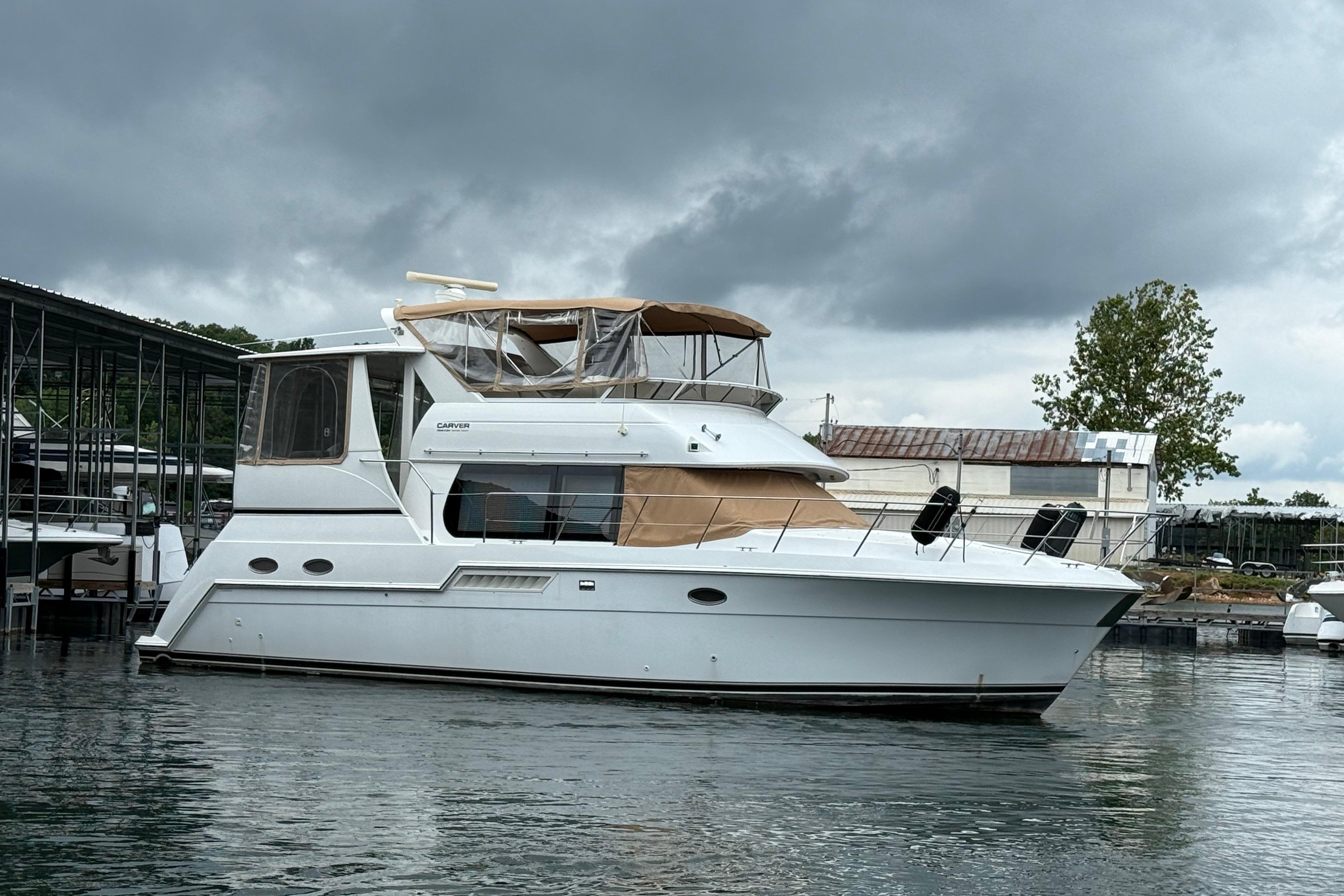 2000 Carver 406 Aft Cabin Motor Yacht
