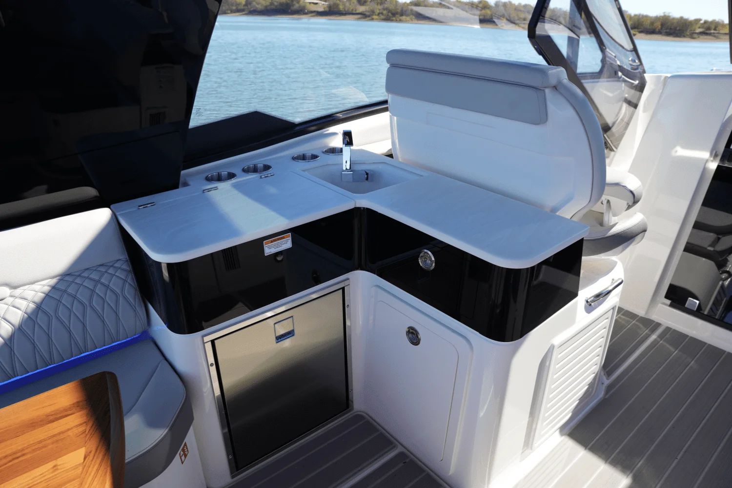 2025 Sea Ray Sundancer 370 - 19