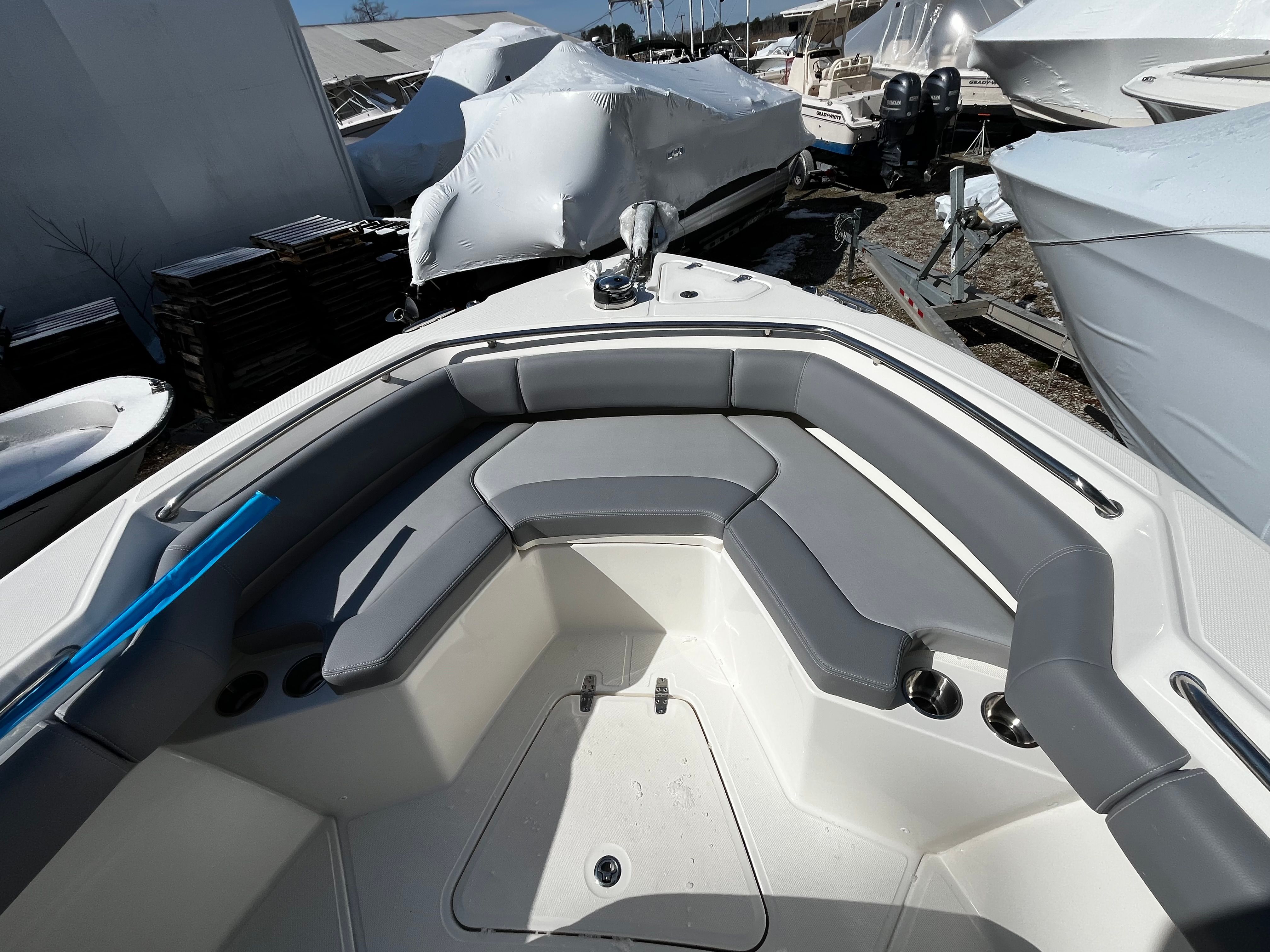 2026 BOSTON WHALER 250 OUTRAGE - Image 24