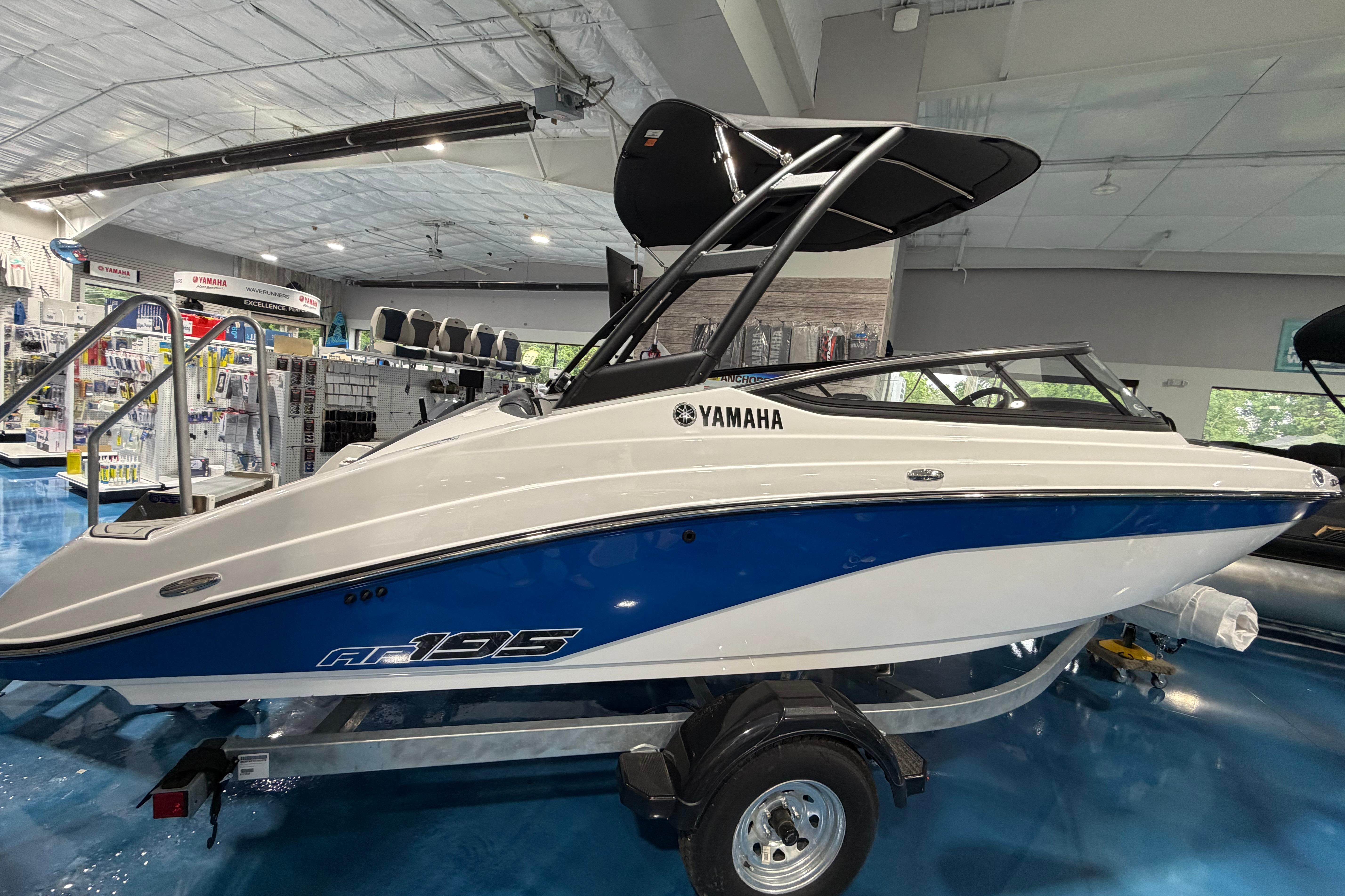 2026 Yamaha Boats AR195