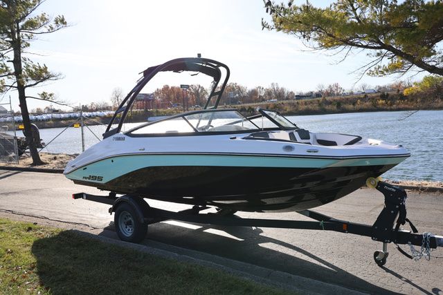 2026 Yamaha Boats AR 195 BOTH COLORS AVAILABLE - 3