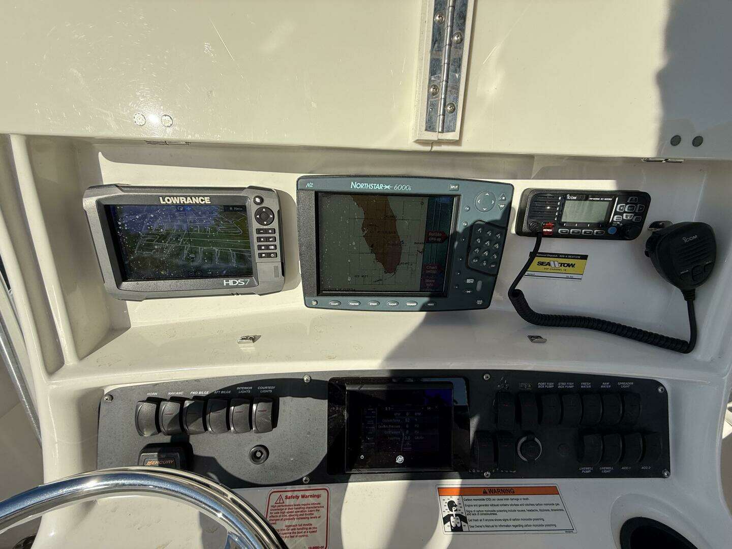 2006 Boston Whaler 240 Outrage - Image 9