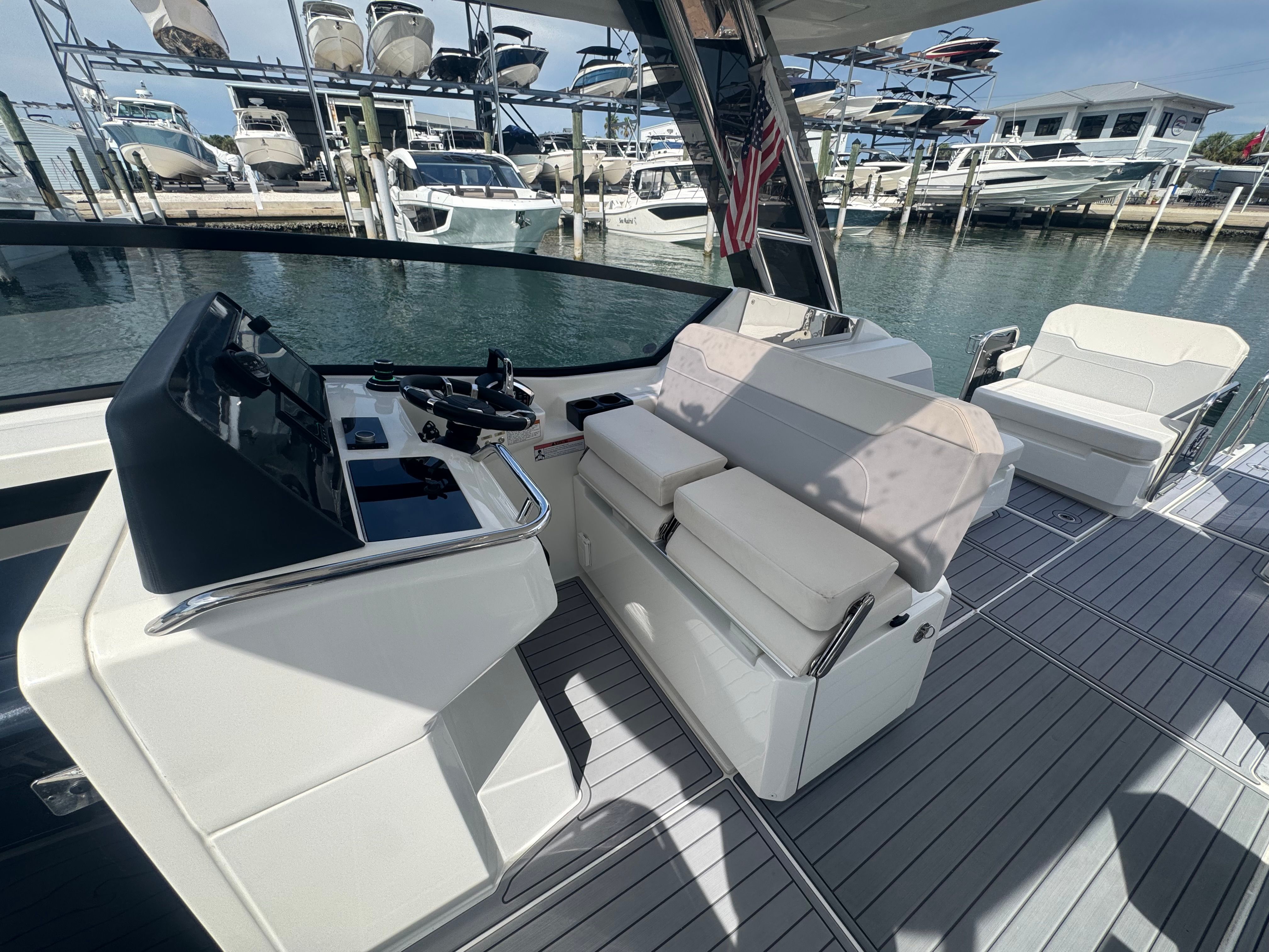 2024 Aquila 32 Sport - 18