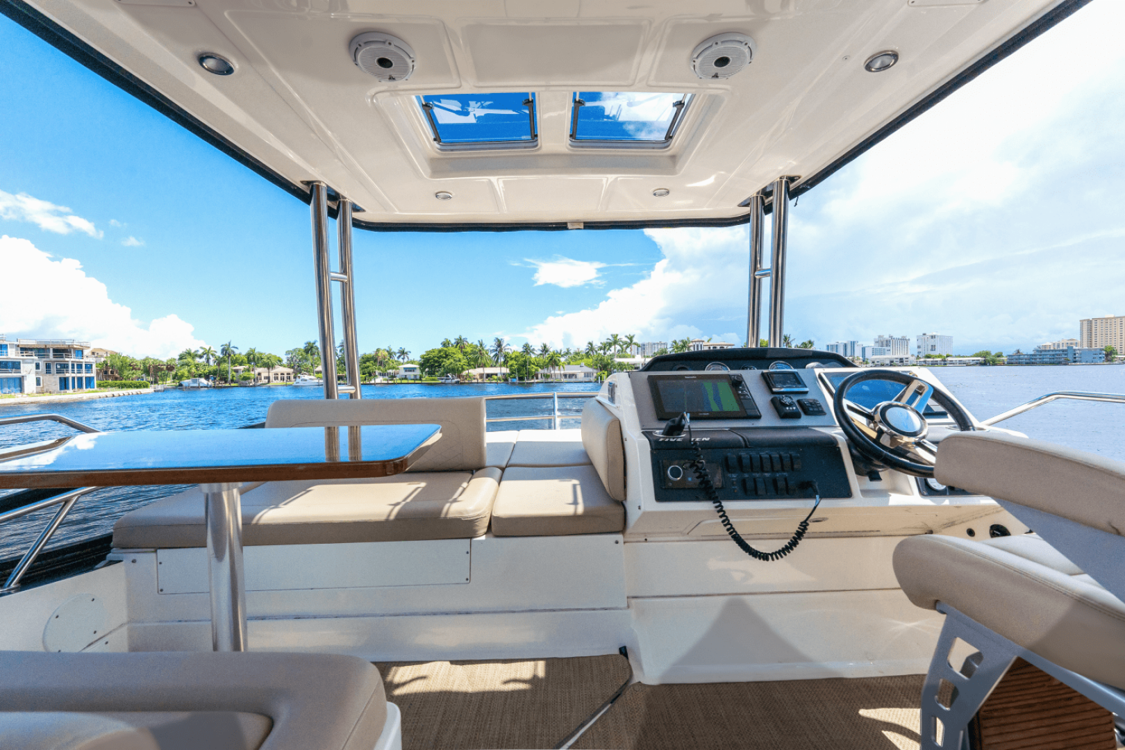 2017 Sea Ray 510 FLYBRIDGE - Image 41