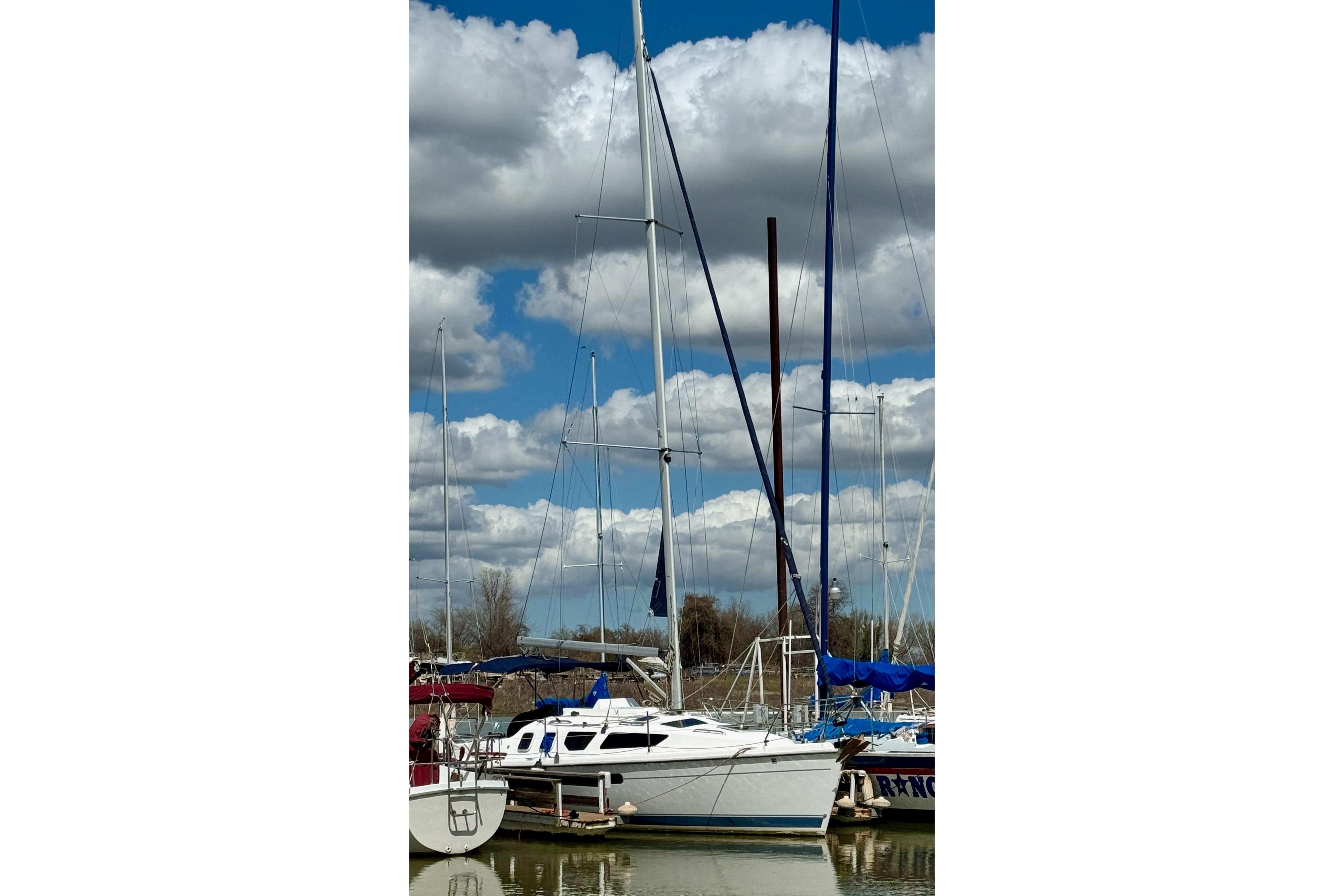 2001 Hunter 320