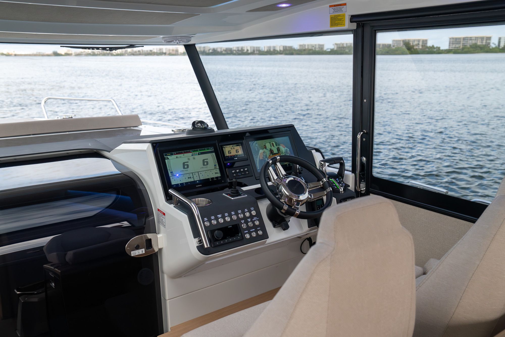 2026 Quarken 35 Cabin Tourer - 11