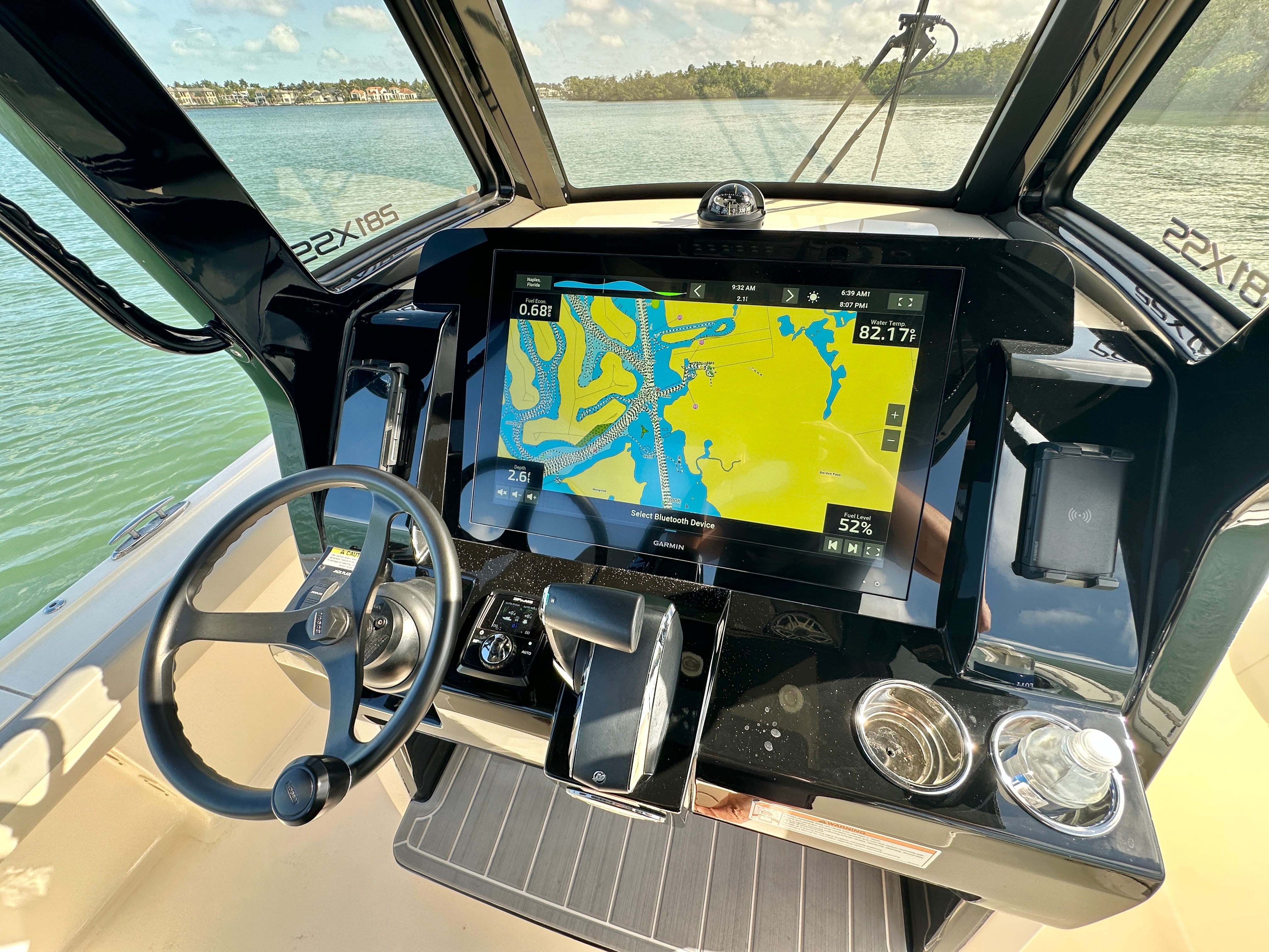 The cockpit of the Scout 281 XSS features a modern navigation system with a large screen.