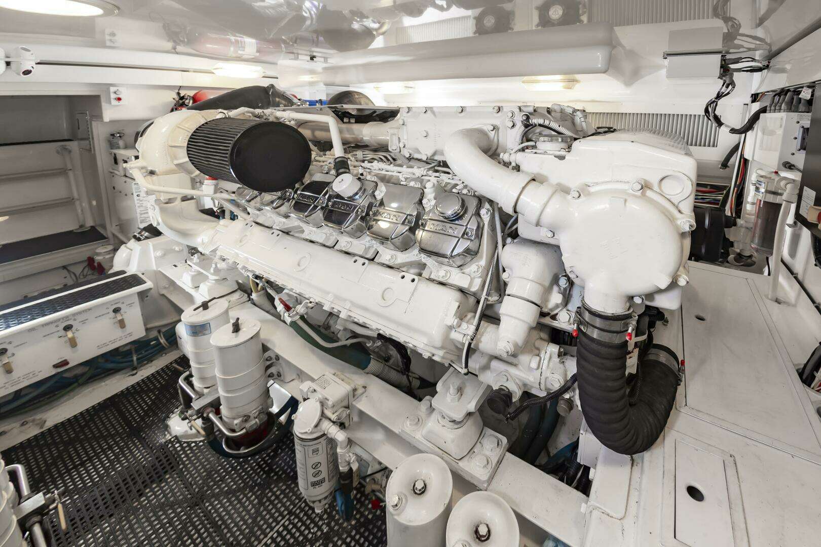 2010 Viking 52 Sport Coupe - Image 46