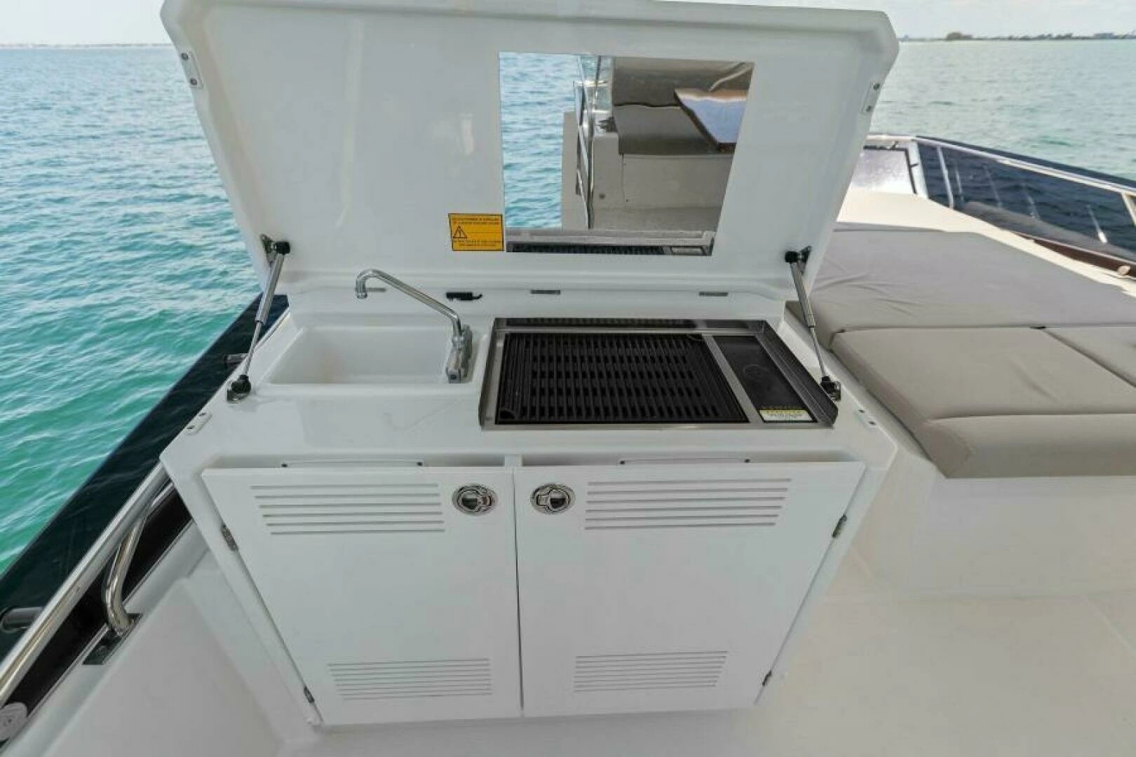 2022 Prestige 590 Flybridge - Image 50
