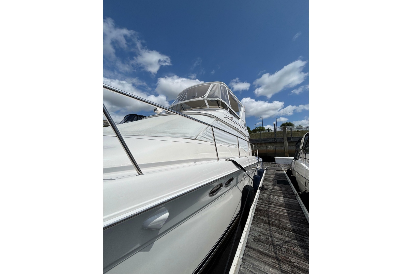 1999 Sea Ray 480 Sedan Bridge - Image 12