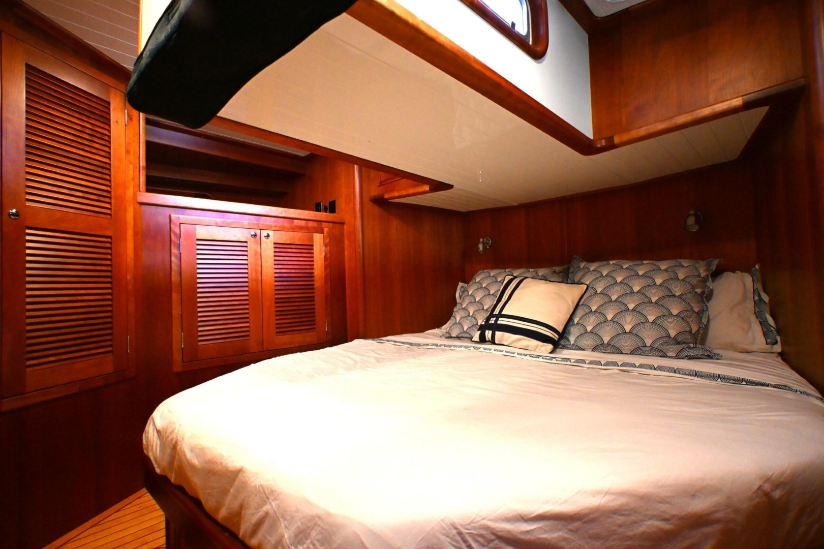 2006 Waterline 50 - Image 53
