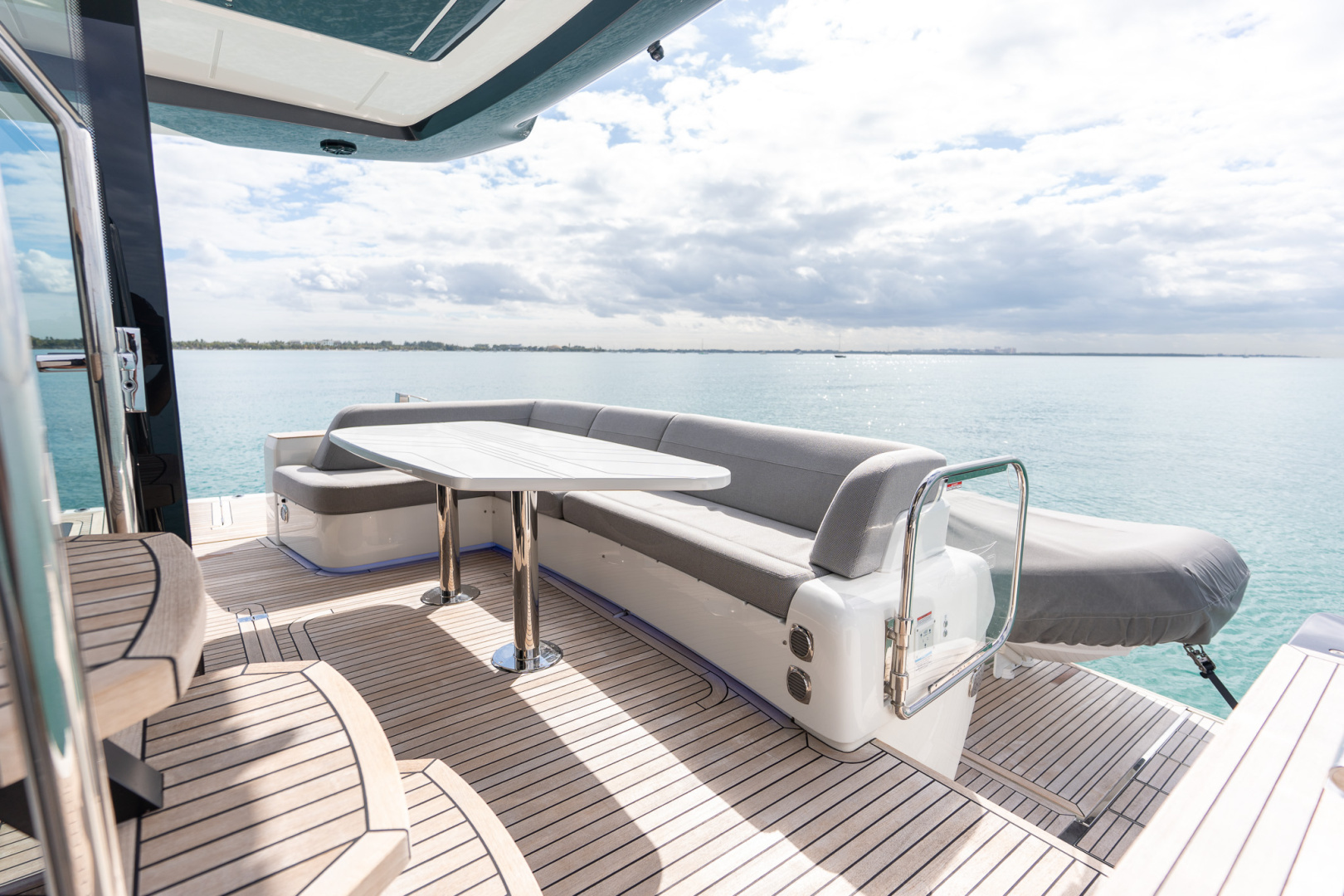2025 Galeon 560 FLY - Image 21