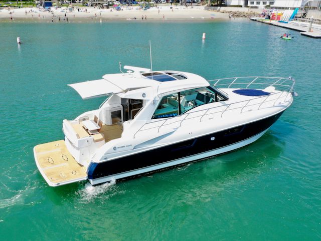 2015 Cruisers Yachts 48 Cantius