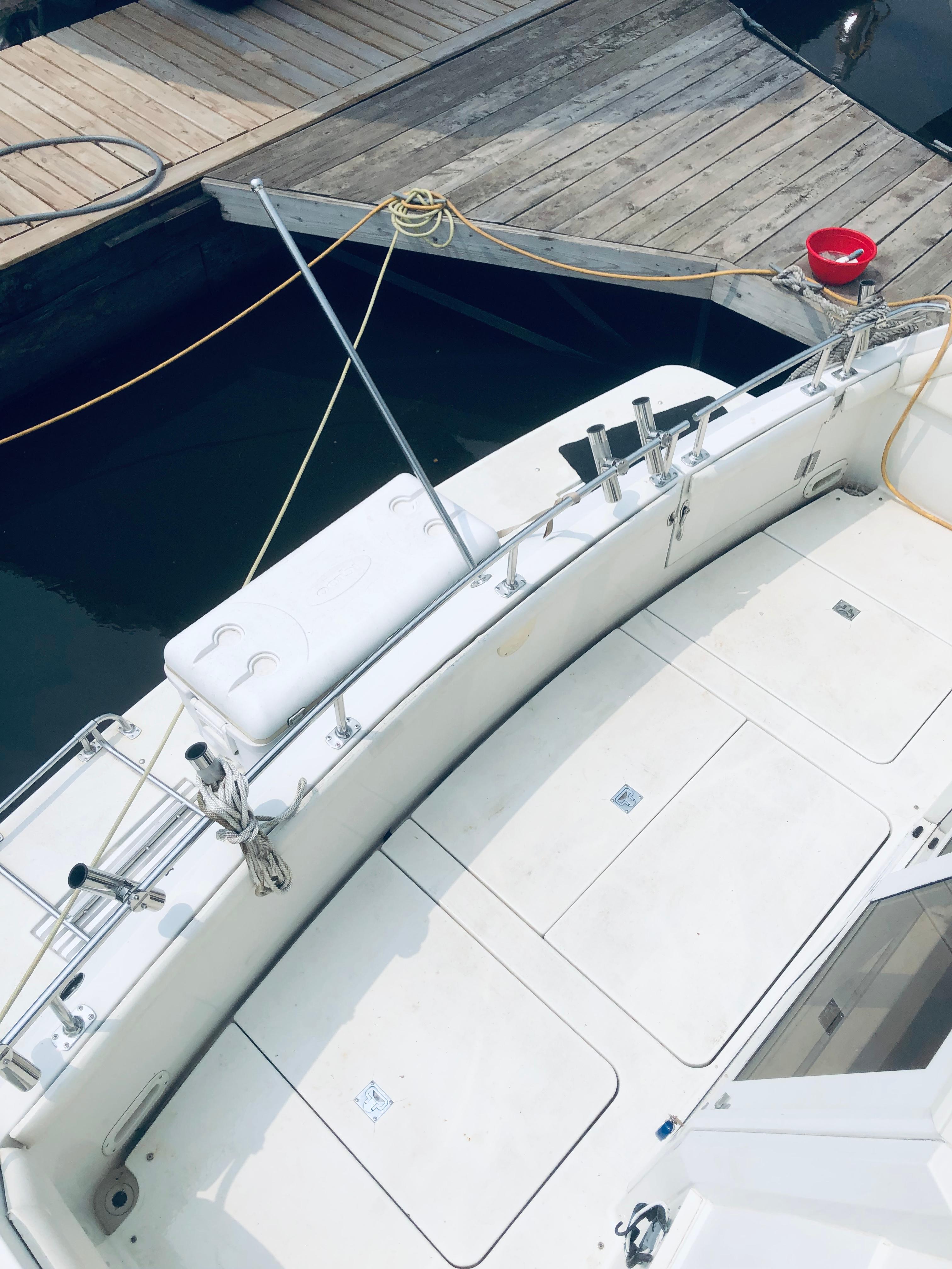 1994 Carver 430 Cockpit Motor Yacht - 3