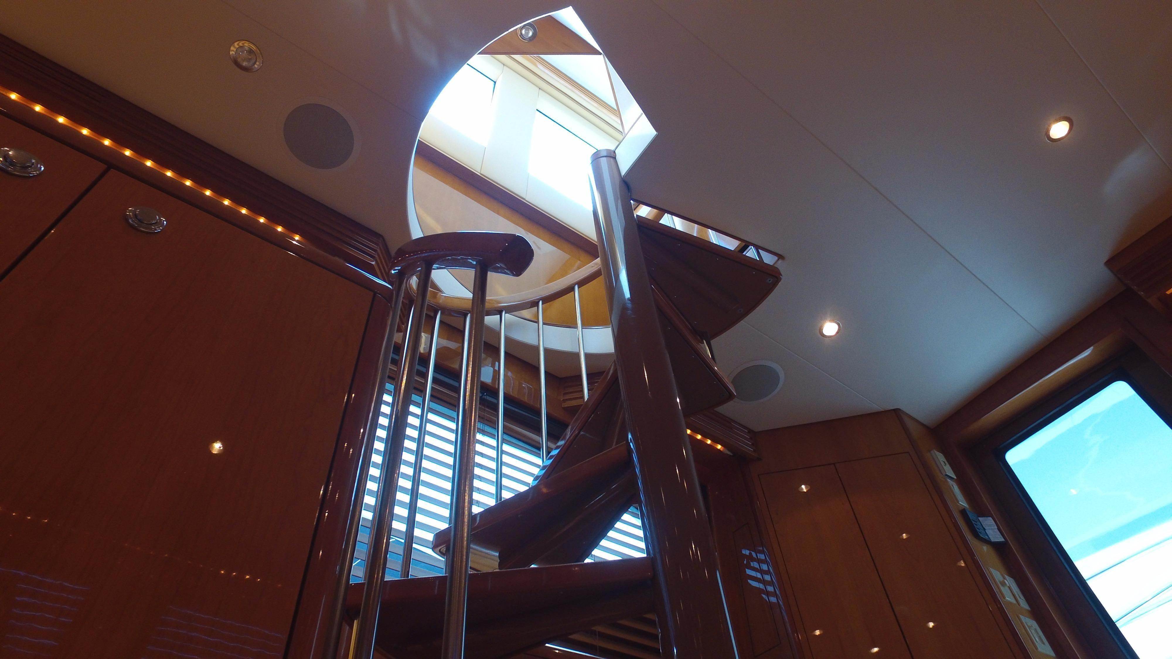 2004 Hatteras Sportfisher - 50