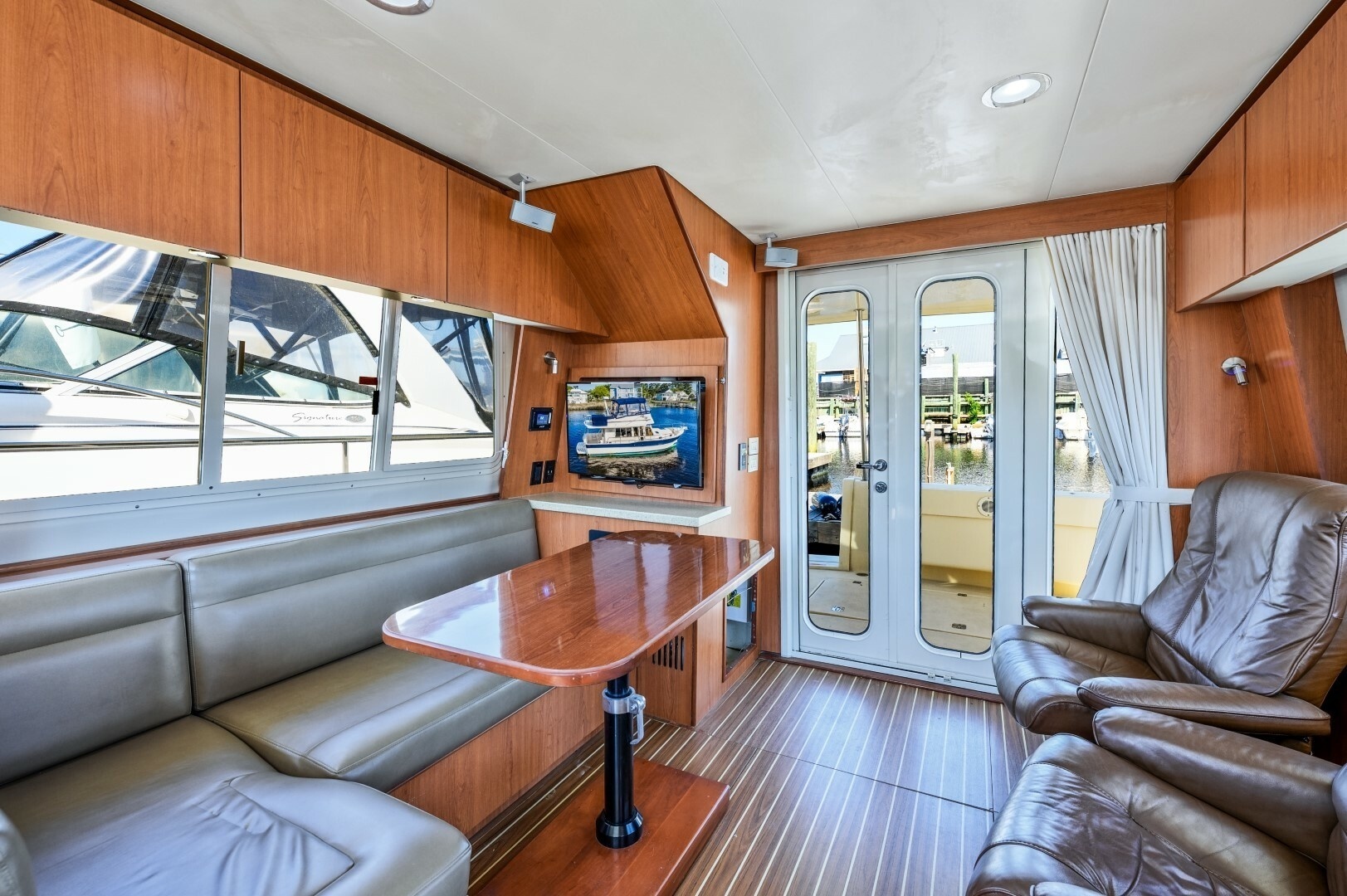 2009 Mainship Expedition 40 - Image 37