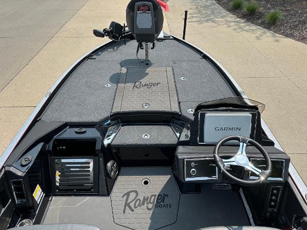 2025 Ranger Z520R Cup-Equipped boat interior with Garmin system and steering wheel.