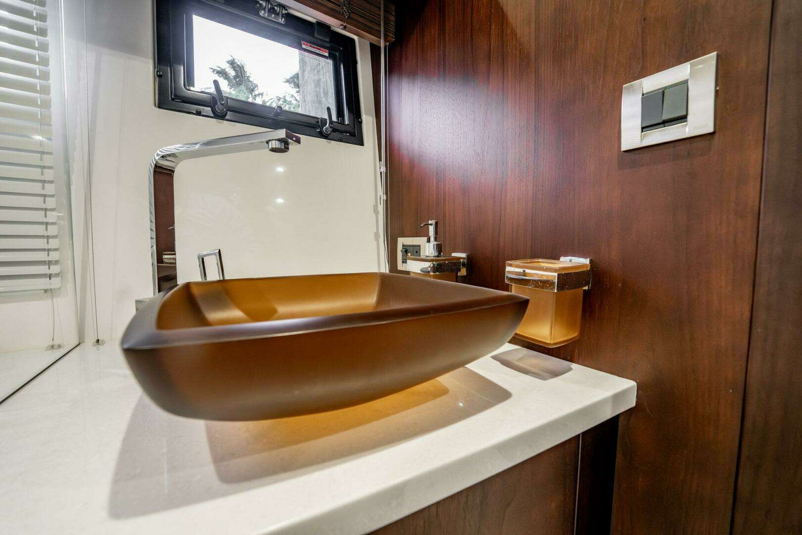 2017 Galeon 510 Skybridge - Image 34