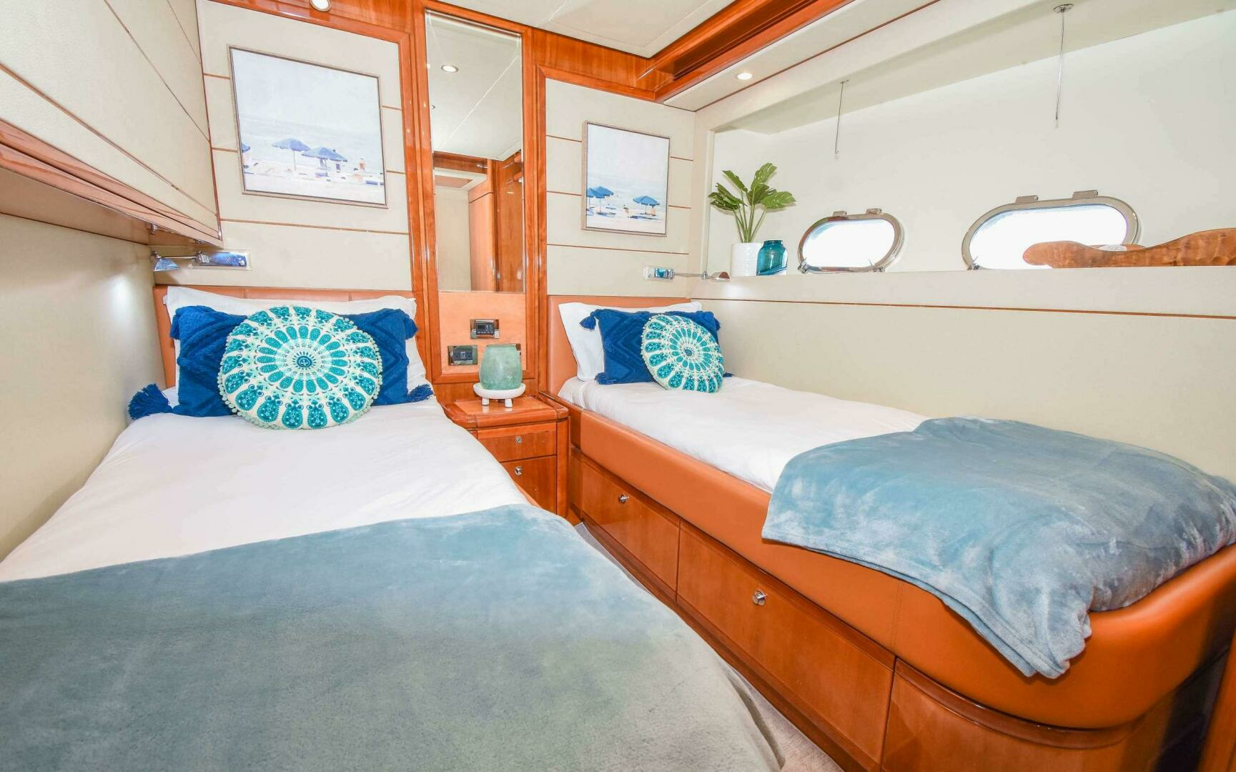 2006 Ferretti Yachts 881 - Image 16