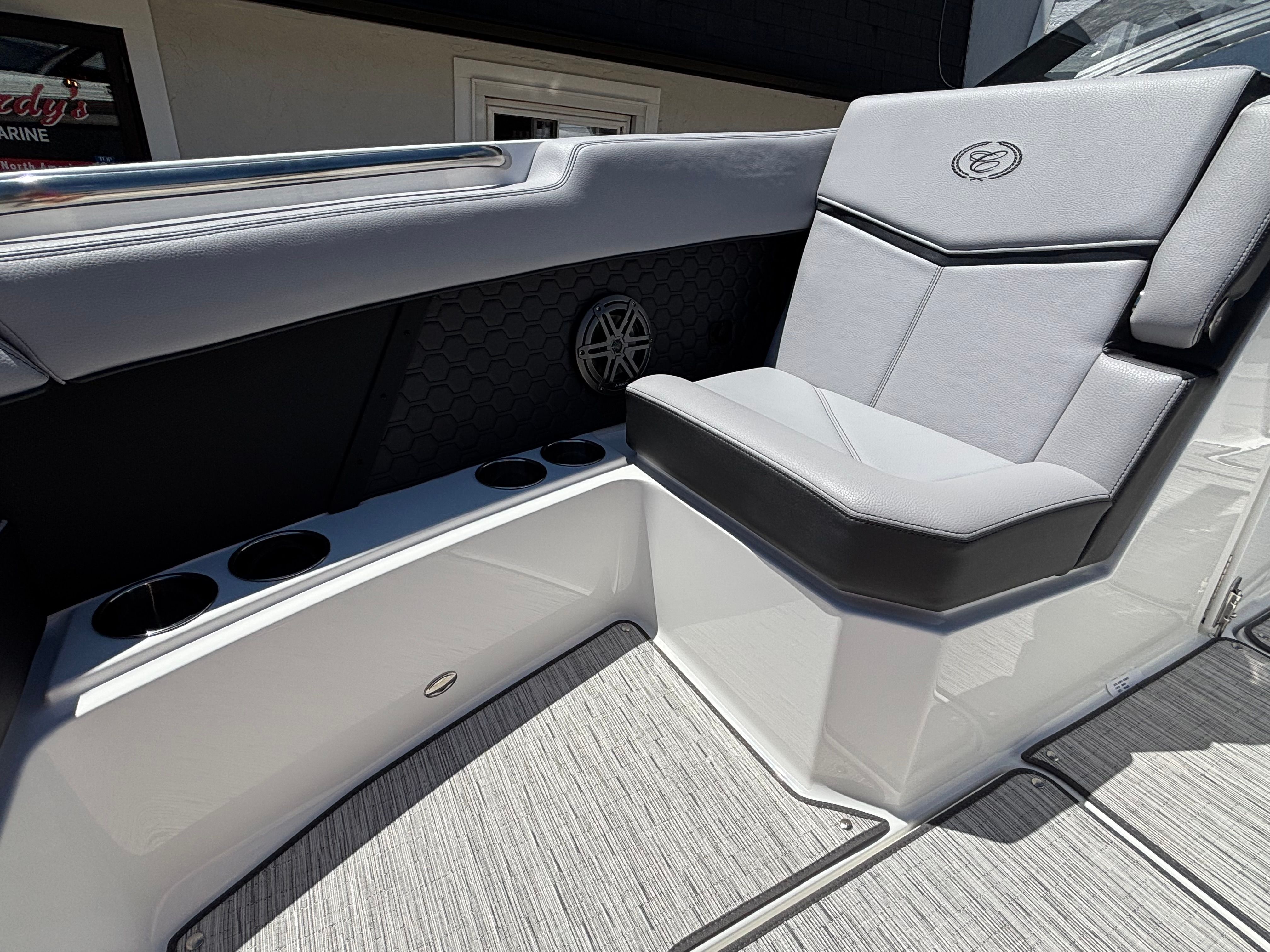 2026 Cobalt R8 Surf - 17