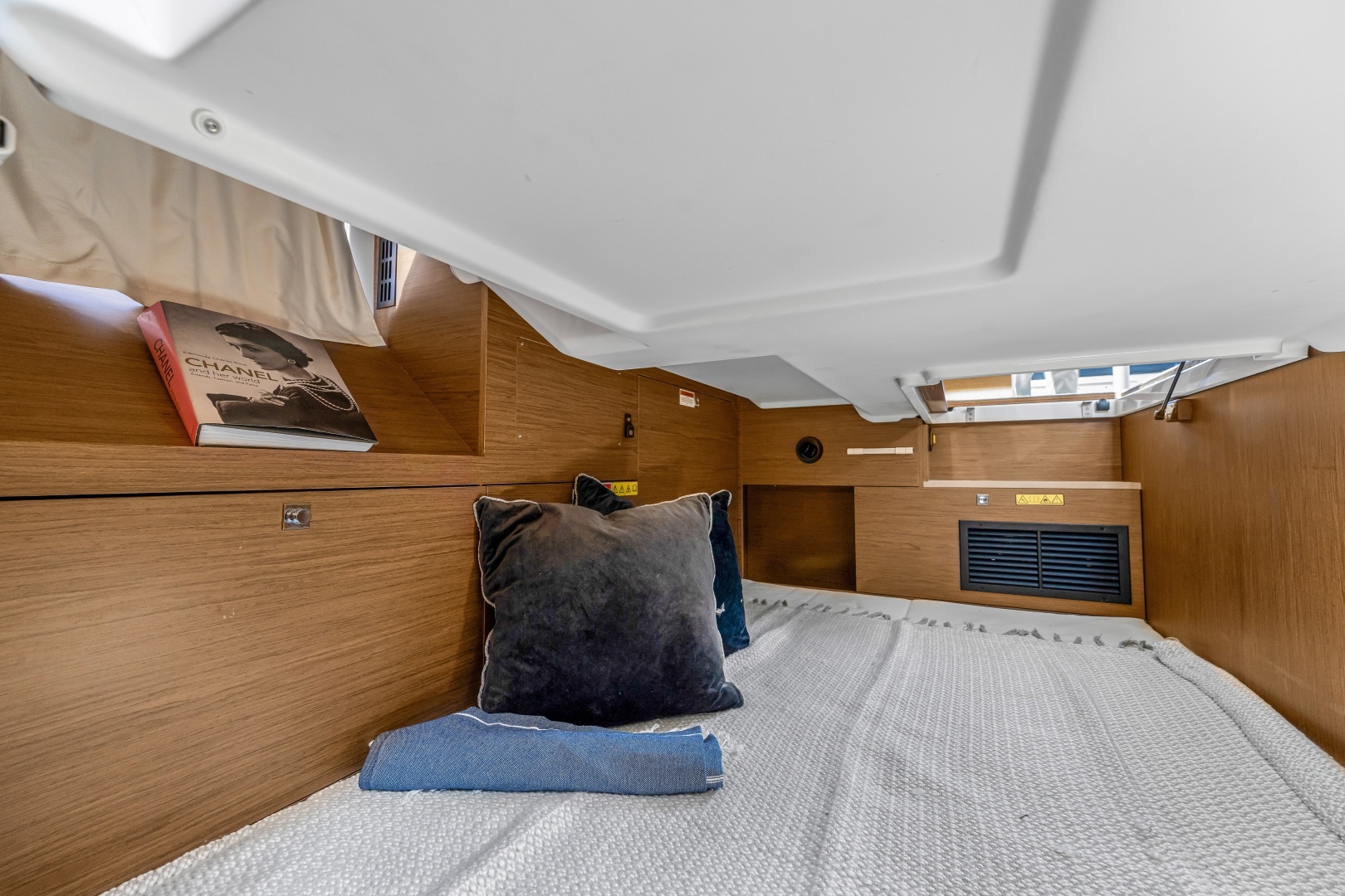2020 Jeanneau NC 37 - Image 34