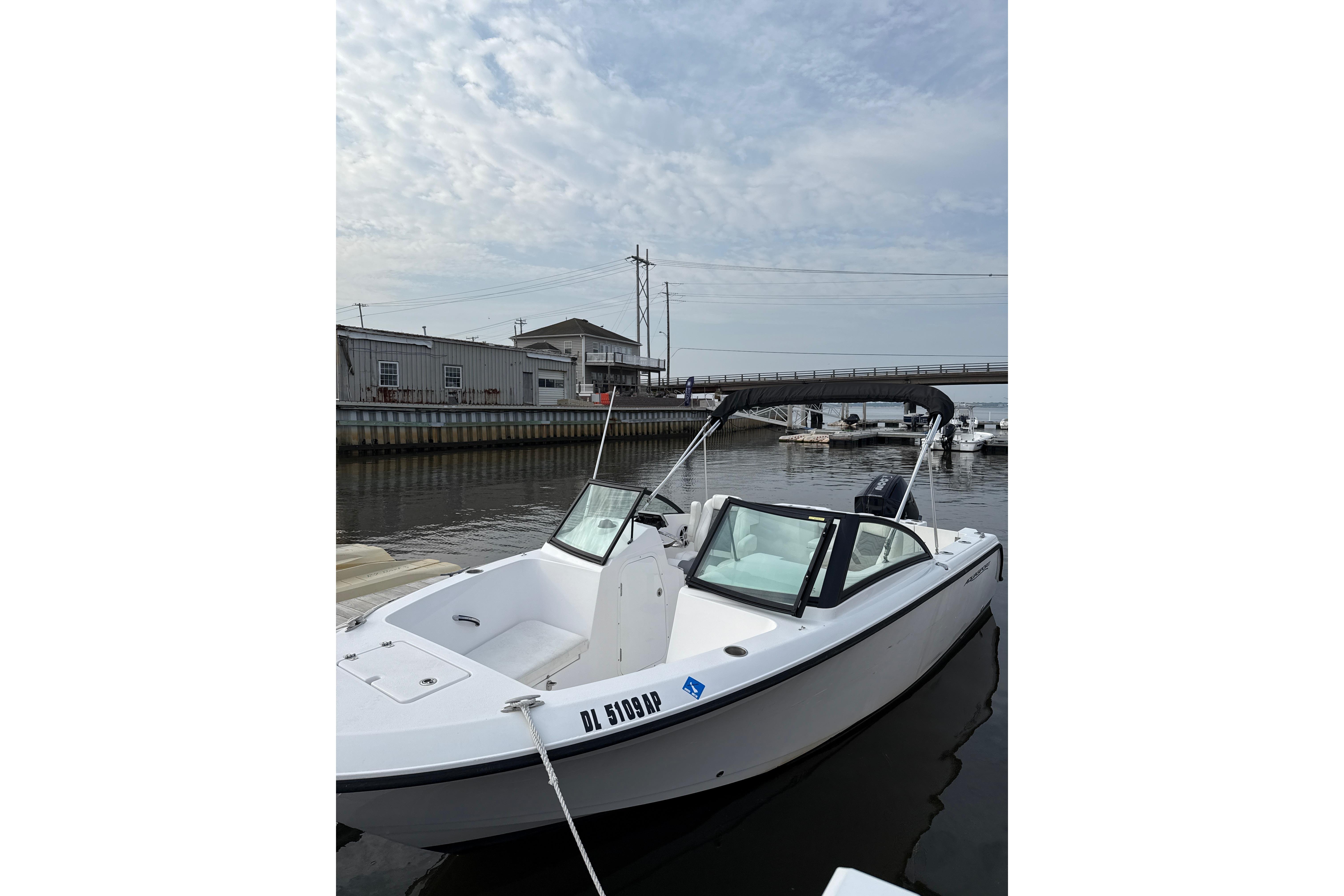 2024 Aquasport 2200 Center Console