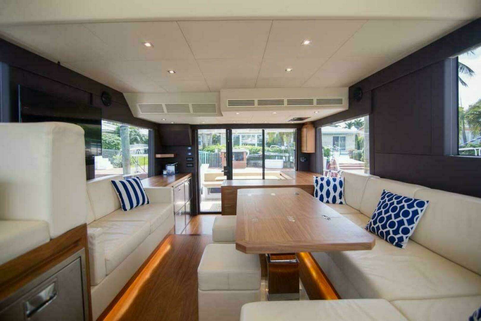 2019 Sundeck Yachts 580 Sport - Image 11