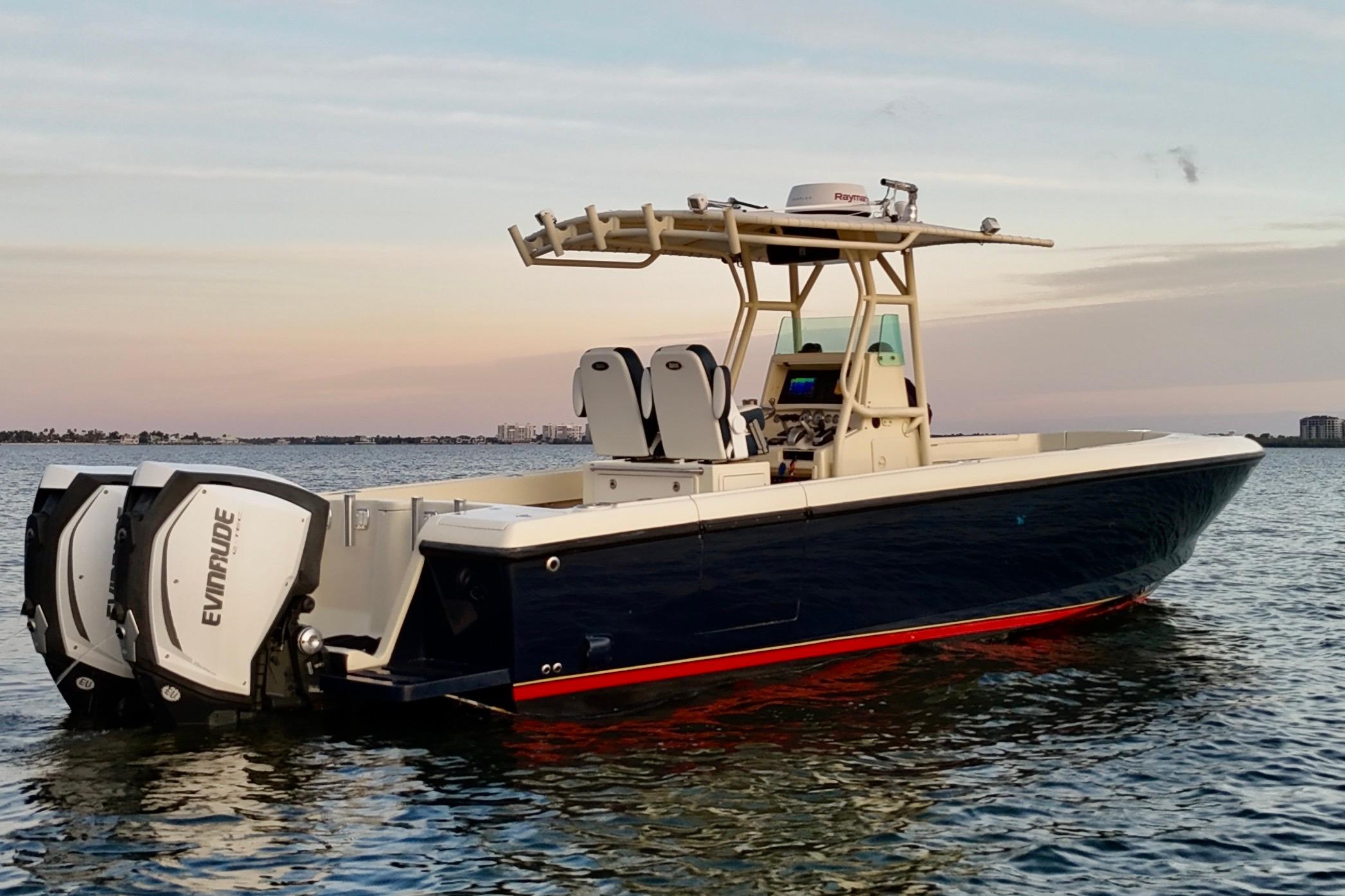 2003 Intrepid 289 Center Console