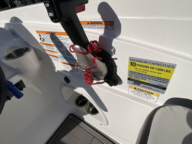 2023 Hurricane SunDeck Sport 205 OB - 17