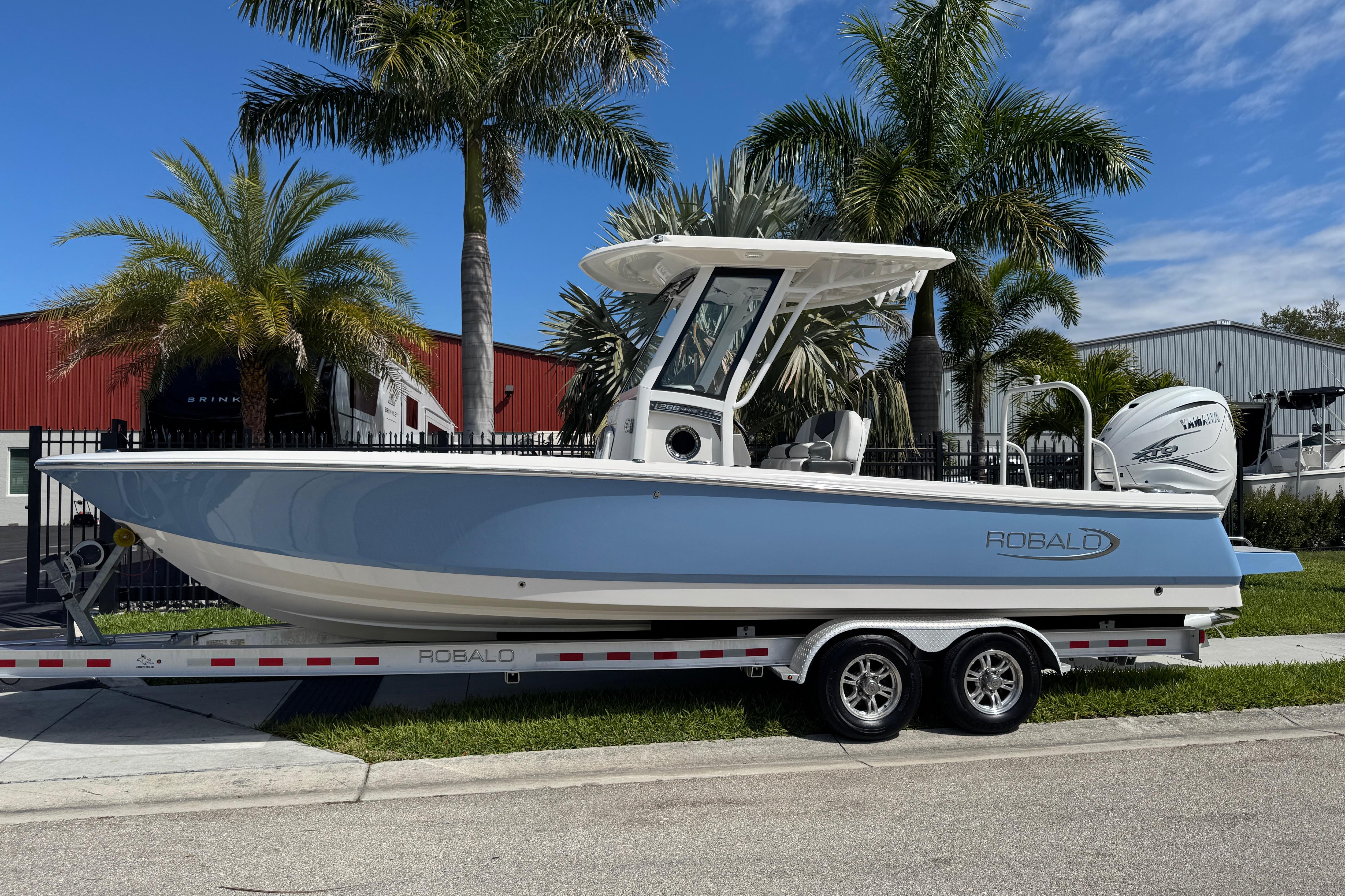 2022 Robalo 266 Cayman
