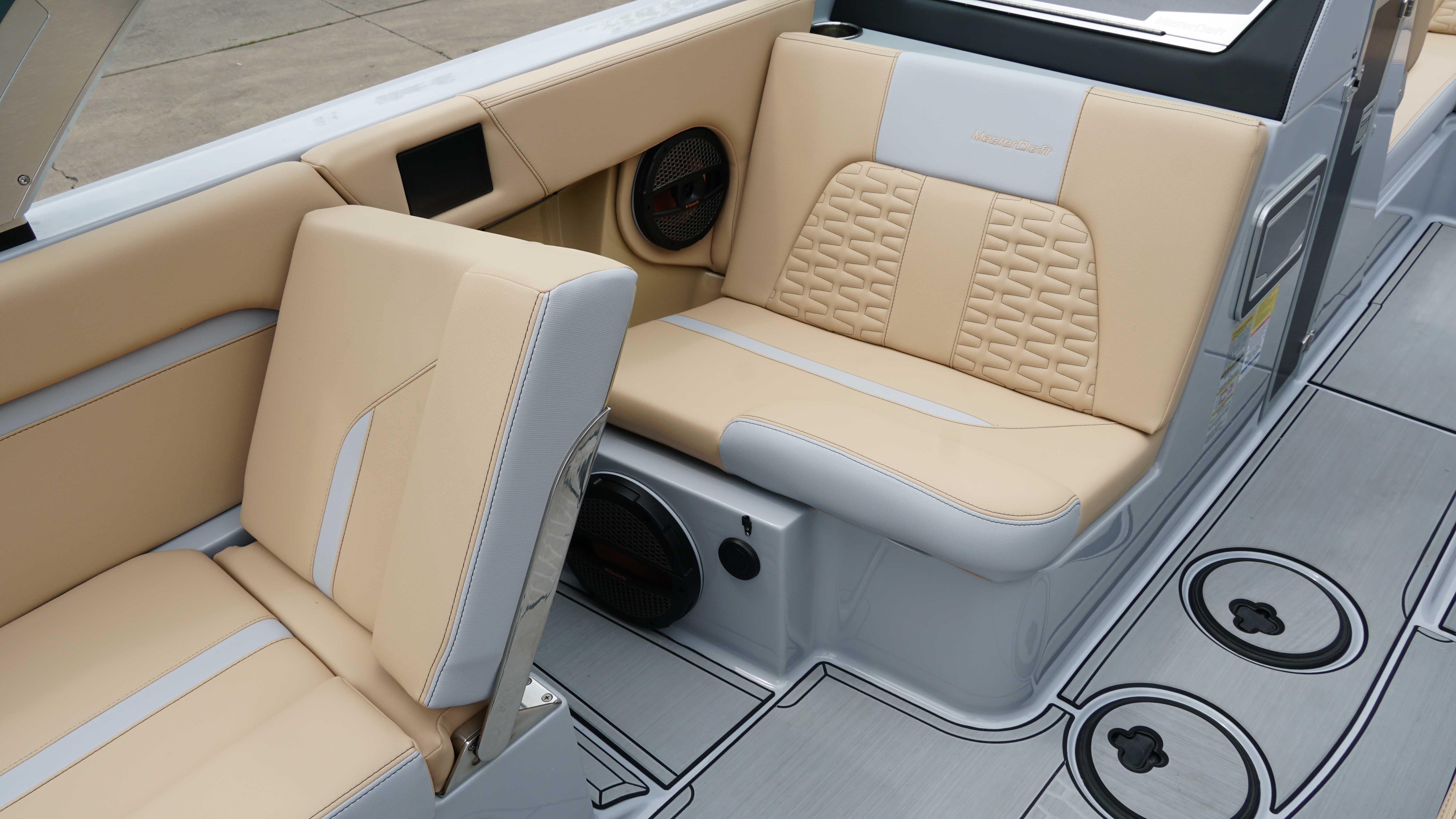 2025 MasterCraft X24 - 18