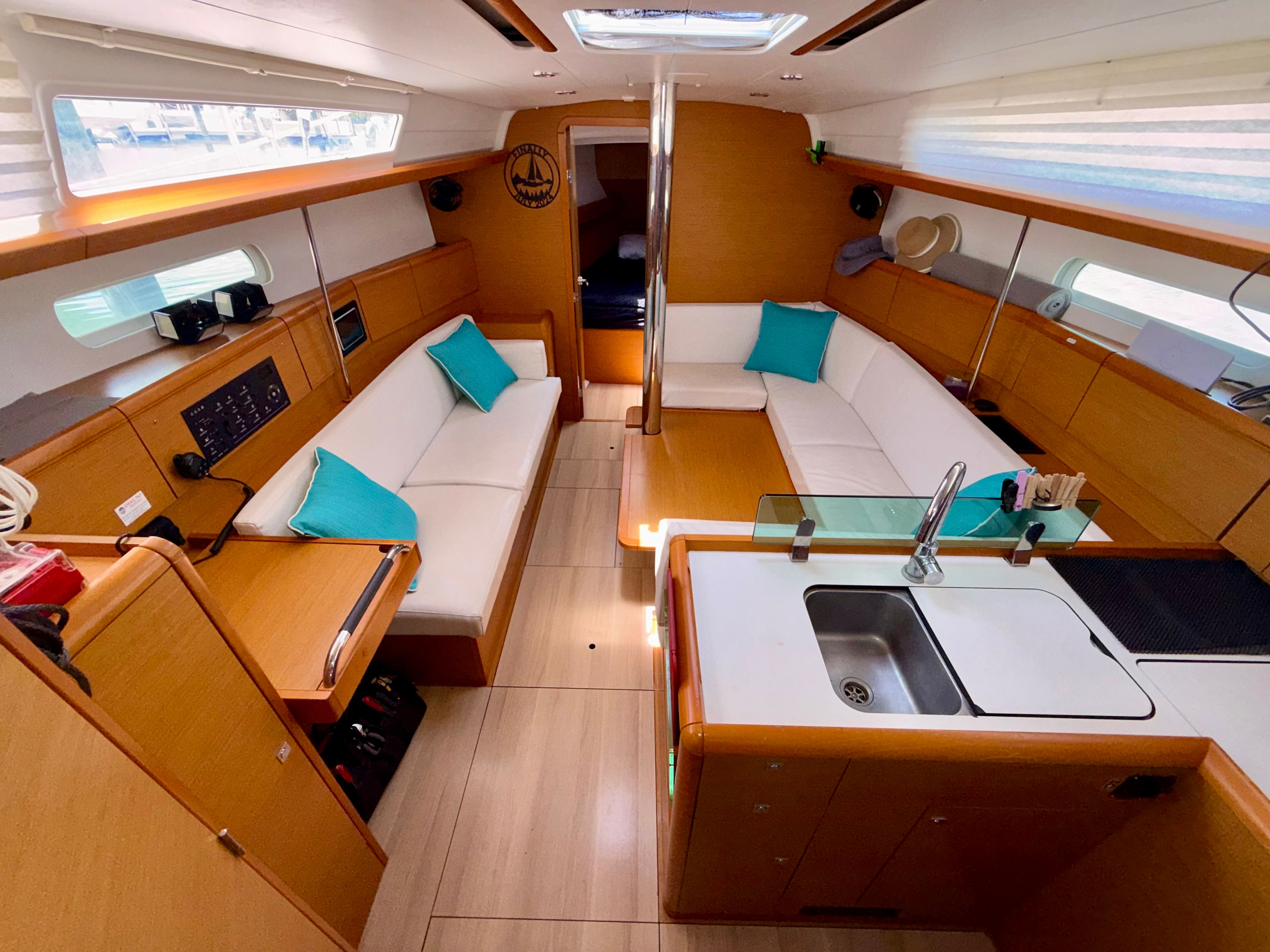 2018 Jeanneau Sun Odyssey 389 - 3