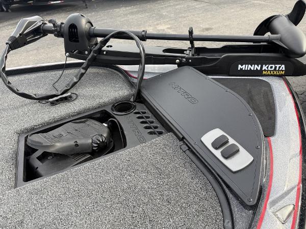 2025 Nitro Z19 boat deck with Minn Kota Maxxum trolling motor.
