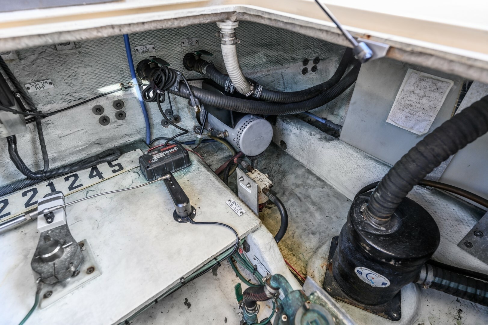 2009 Mainship Expedition 40 - Image 26