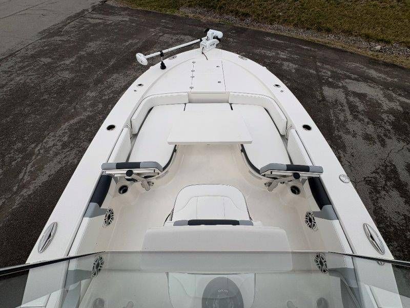 2026 Robalo 246 Cayman - 60