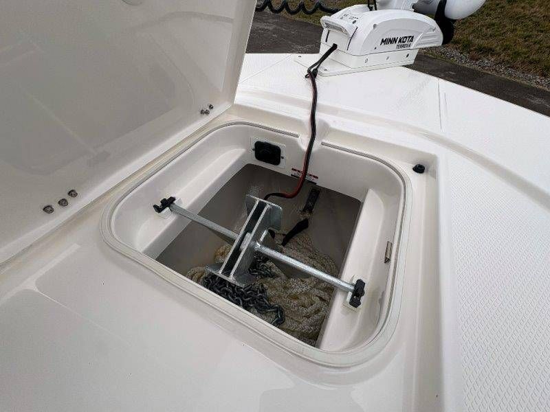 2026 Robalo 246 Cayman - 135
