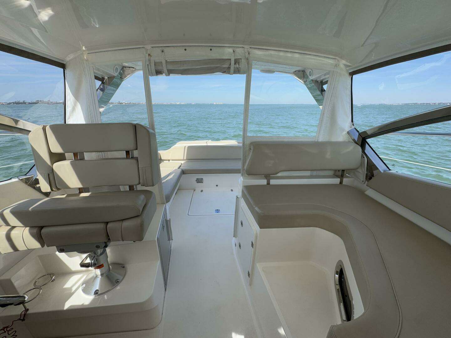 2015 Pursuit 365i Sport Coupe - Image 32