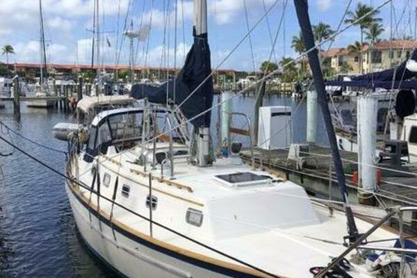 1994 Pacific Seacraft Crealock 37
