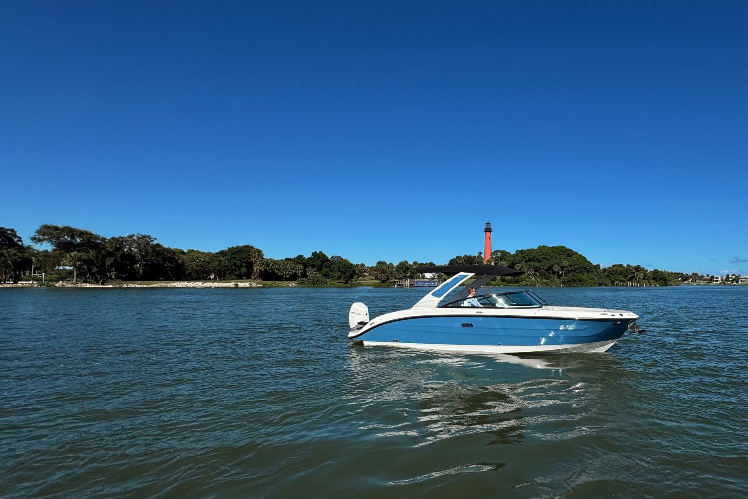 2026 Sea Ray SDX 270 Outboard