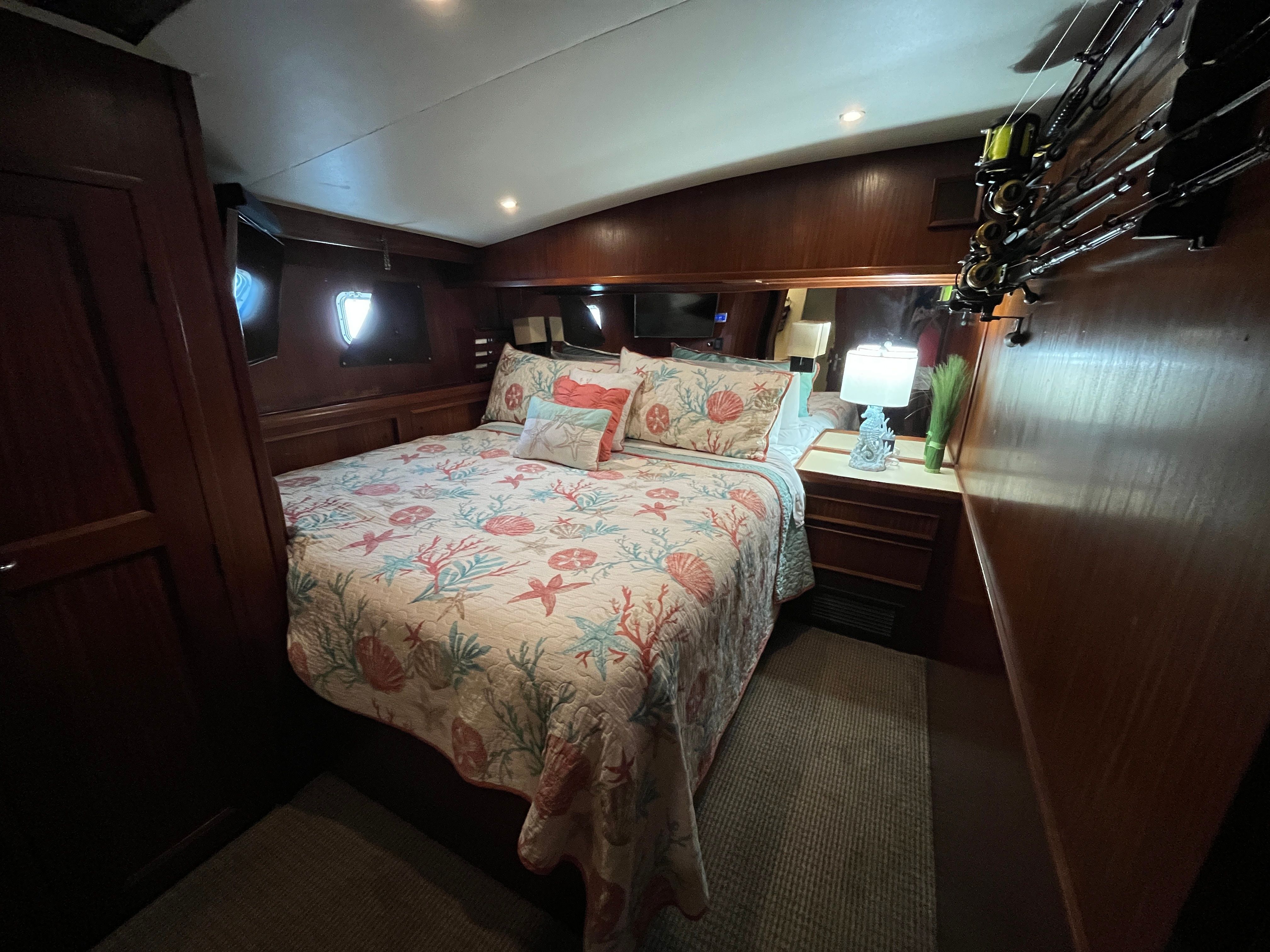 1980 Hatteras 55 Convertable - 23