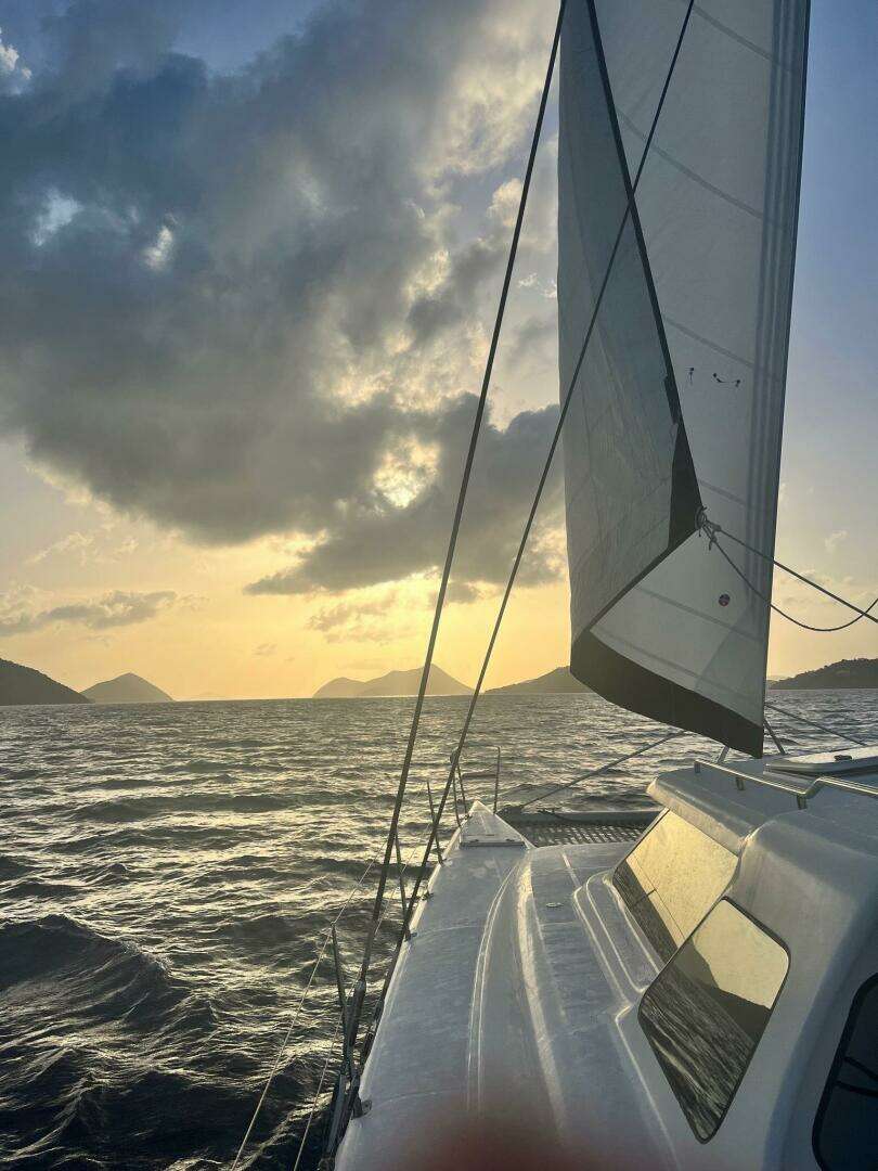 2013 Voyage Yachts 520 - Image 3