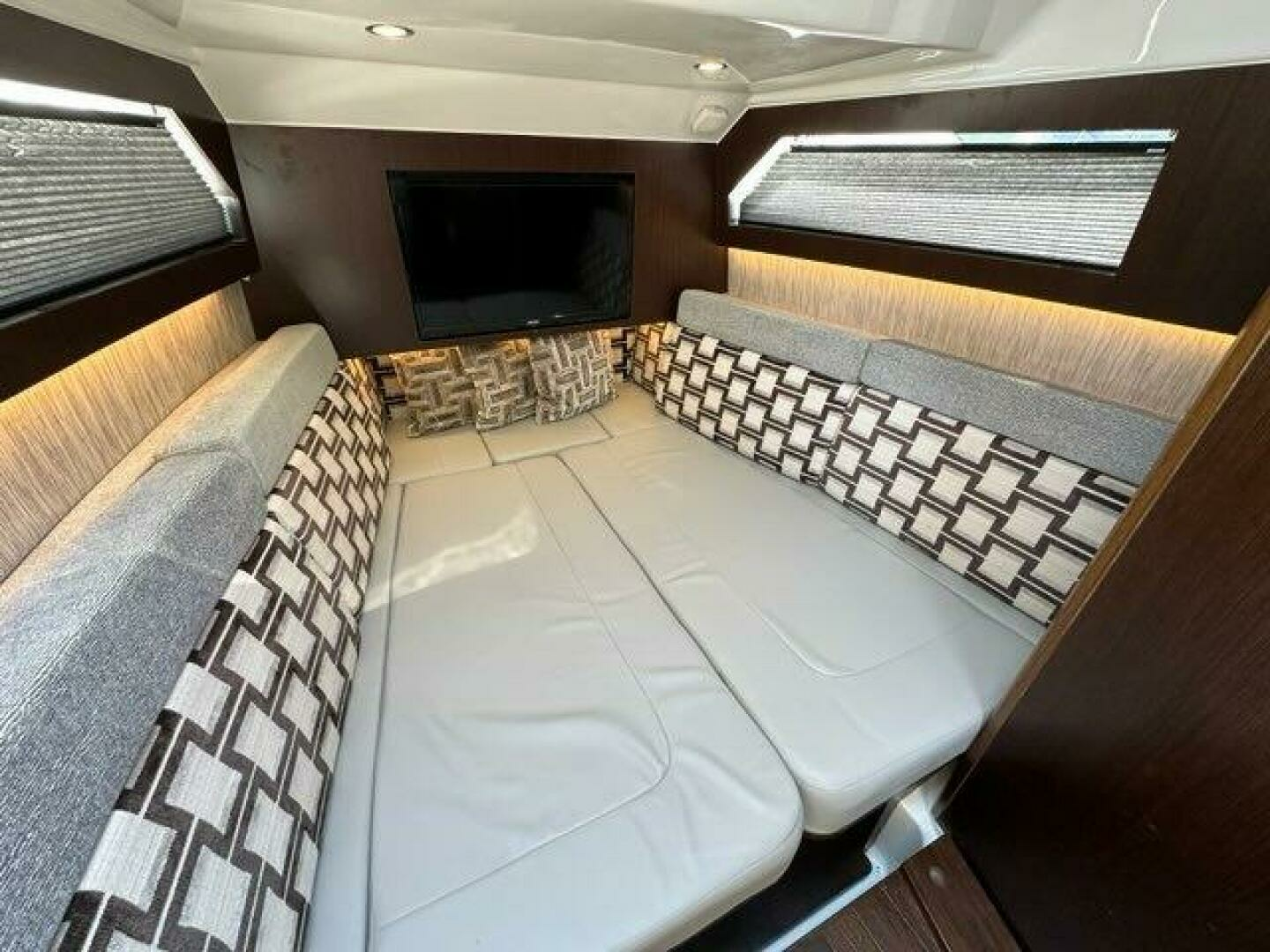 2021 Pursuit 428 Sport - Image 42